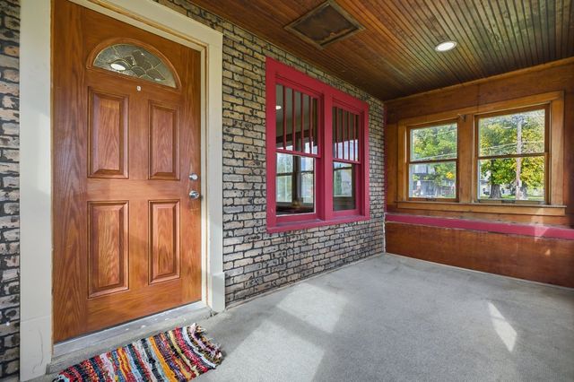 831 1st Street N, Newton, IA 50208