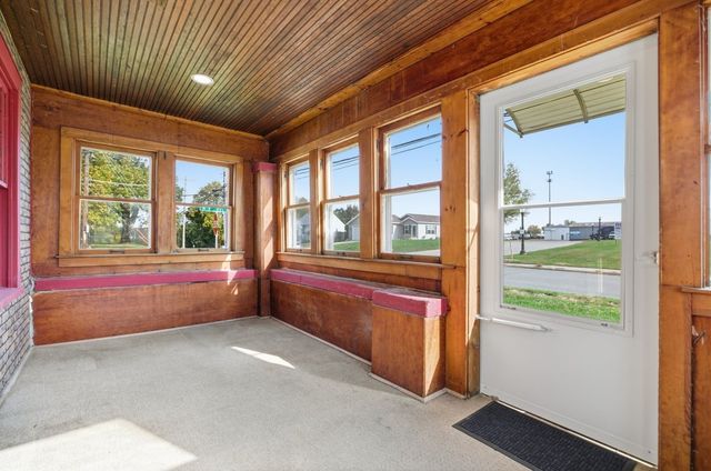 831 1st Street N, Newton, IA 50208