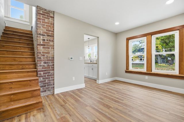 831 1st Street N, Newton, IA 50208