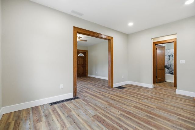 831 1st Street N, Newton, IA 50208