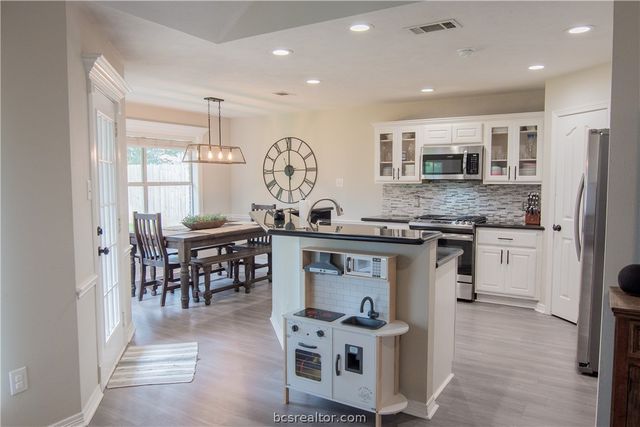3107 Pleasant Grove Drive, College Station, TX 77845