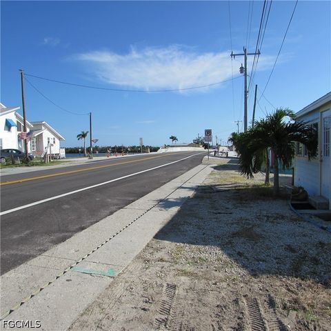 4748 Pine Island RD NW, Matlacha, FL 33993