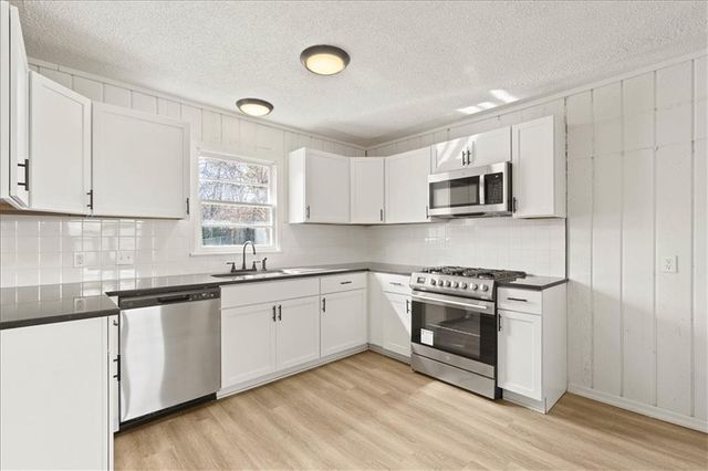 7505 E 130th Street, Grandview, MO 64030