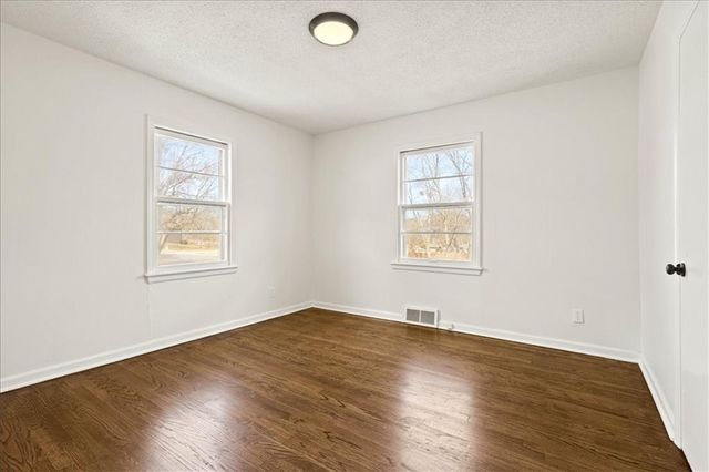 7505 E 130th Street, Grandview, MO 64030