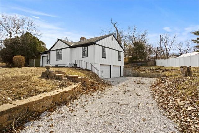 7505 E 130th Street, Grandview, MO 64030