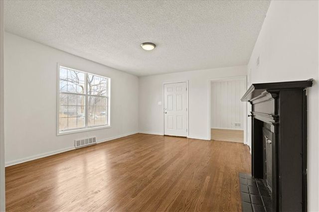 7505 E 130th Street, Grandview, MO 64030