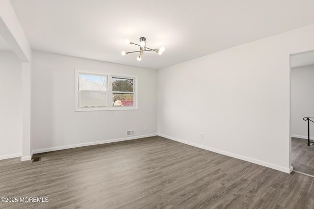 28 Brandies Road, Toms River, NJ 08757