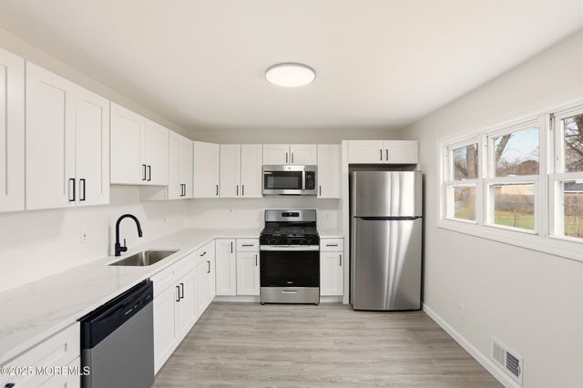 28 Brandies Road, Toms River, NJ 08757