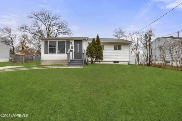 28 Brandies Road, Toms River, NJ 08757