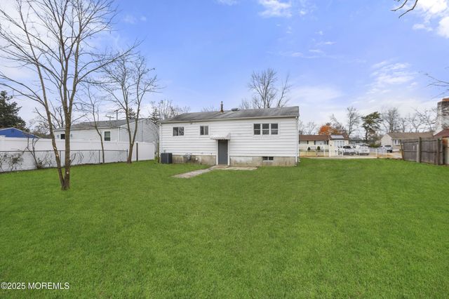 28 Brandies Road, Toms River, NJ 08757