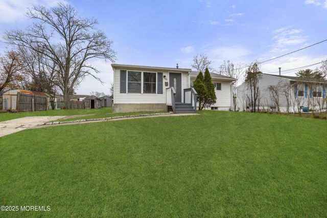 28 Brandies Road, Toms River, NJ 08757