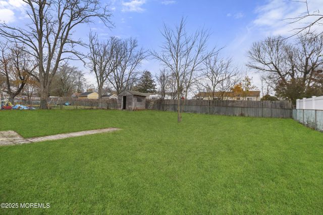 28 Brandies Road, Toms River, NJ 08757