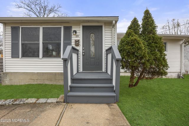 28 Brandies Road, Toms River, NJ 08757