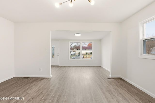 28 Brandies Road, Toms River, NJ 08757