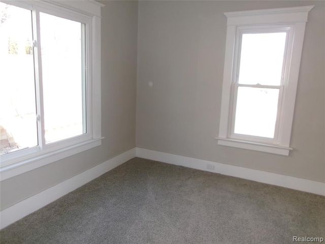 216 E Washington Street, Howell, MI 48843