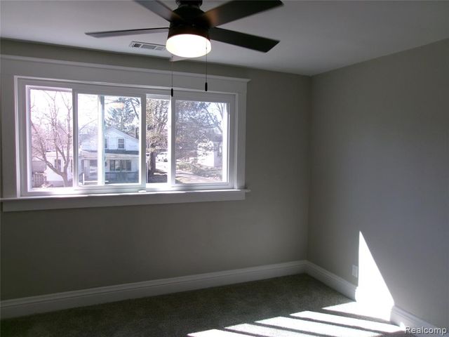 216 E Washington Street, Howell, MI 48843