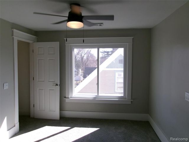 216 E Washington Street, Howell, MI 48843