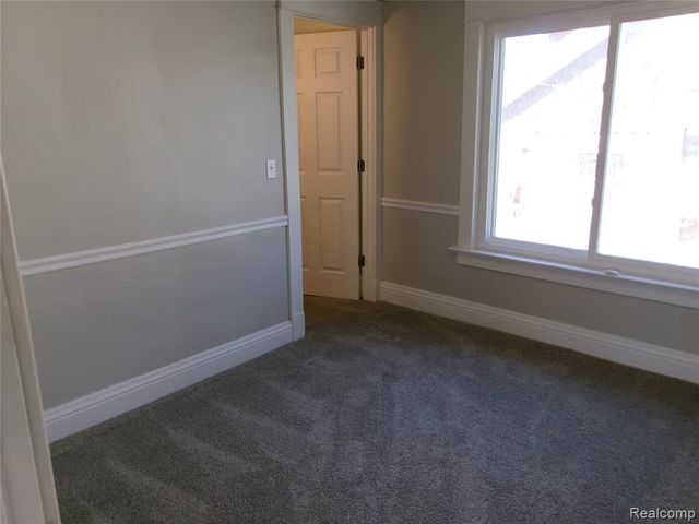 216 E Washington Street, Howell, MI 48843