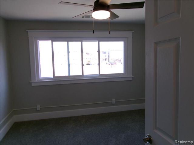 216 E Washington Street, Howell, MI 48843