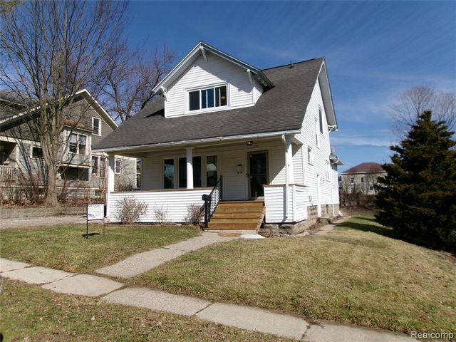 216 E Washington Street, Howell, MI 48843