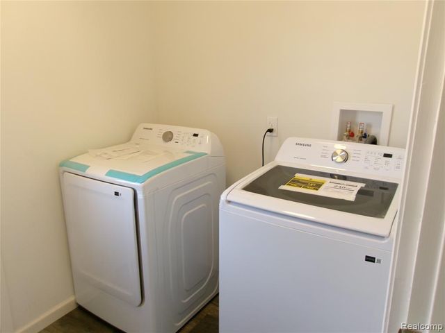 216 E Washington Street, Howell, MI 48843