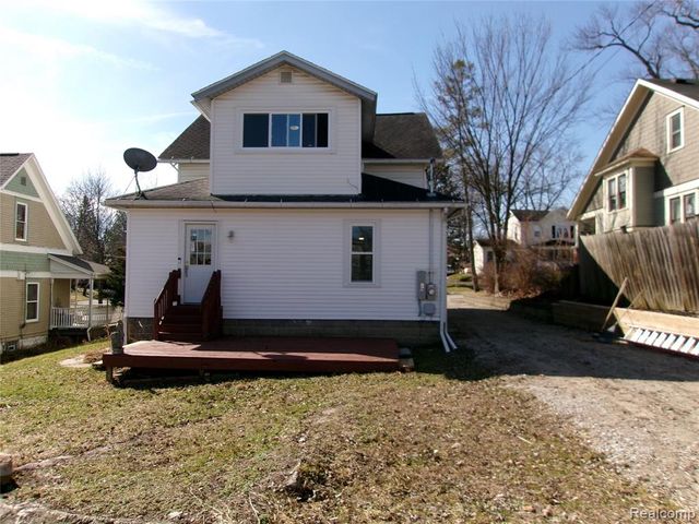 216 E Washington Street, Howell, MI 48843