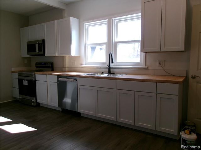 216 E Washington Street, Howell, MI 48843