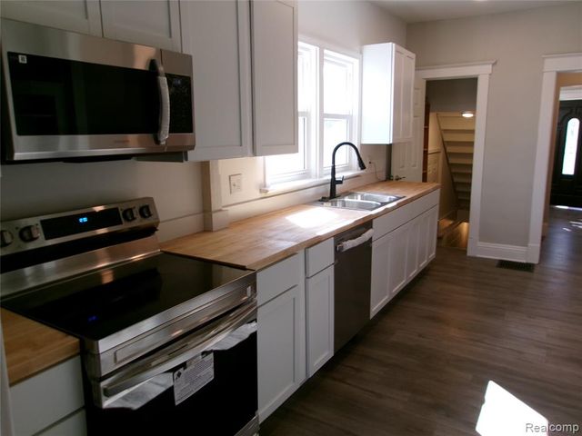 216 E Washington Street, Howell, MI 48843