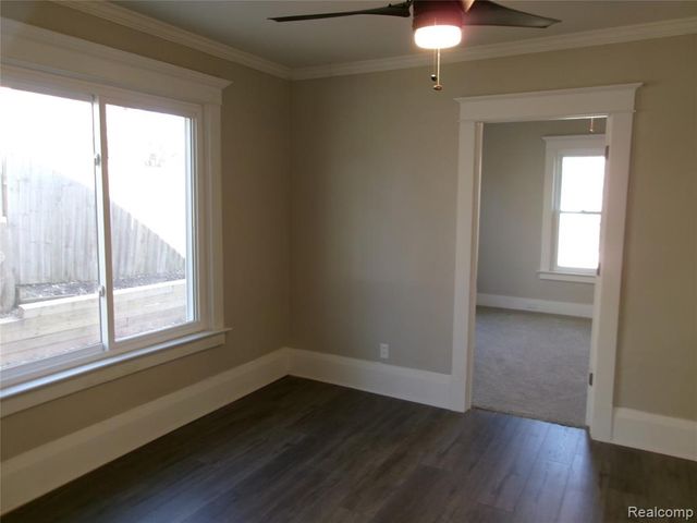 216 E Washington Street, Howell, MI 48843