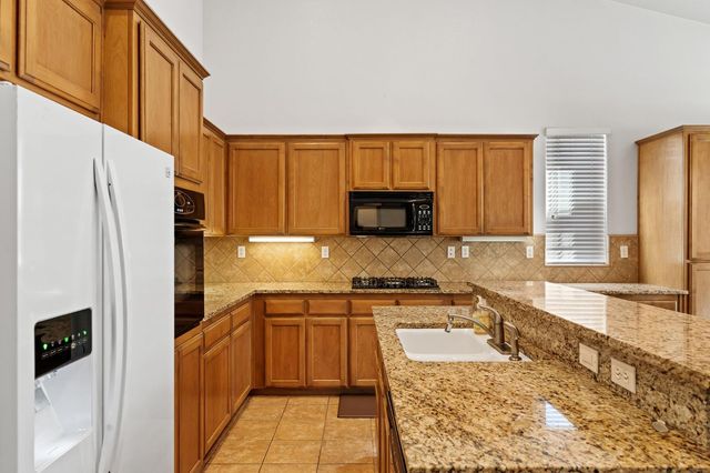 1008 Summer Ln, Patterson, CA 95363