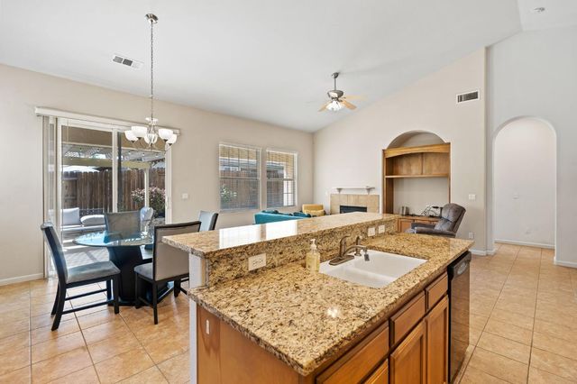 1008 Summer Ln, Patterson, CA 95363