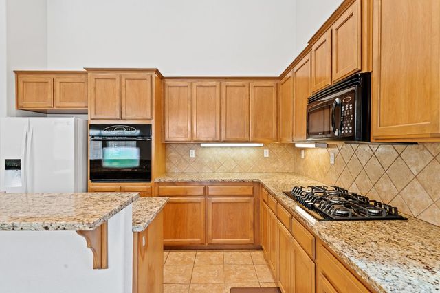 1008 Summer Ln, Patterson, CA 95363