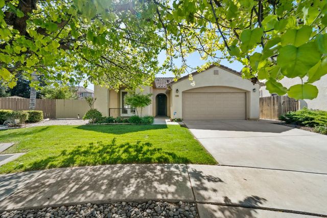 1008 Summer Ln, Patterson, CA 95363