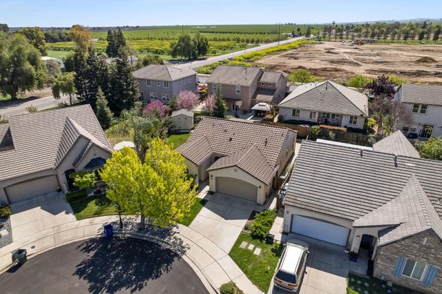 1008 Summer Ln, Patterson, CA 95363