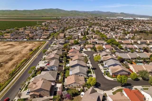 1008 Summer Ln, Patterson, CA 95363