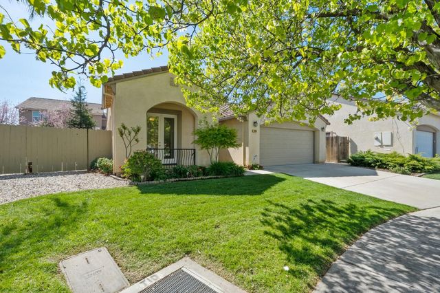 1008 Summer Ln, Patterson, CA 95363