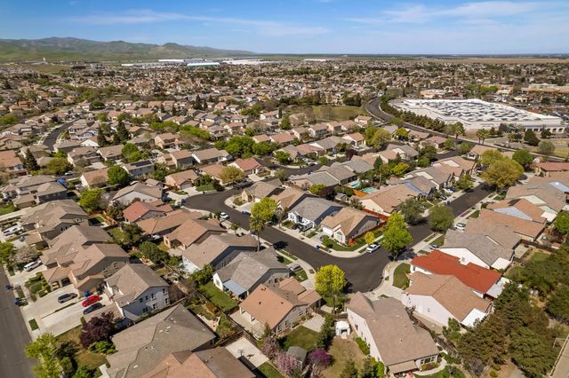 1008 Summer Ln, Patterson, CA 95363