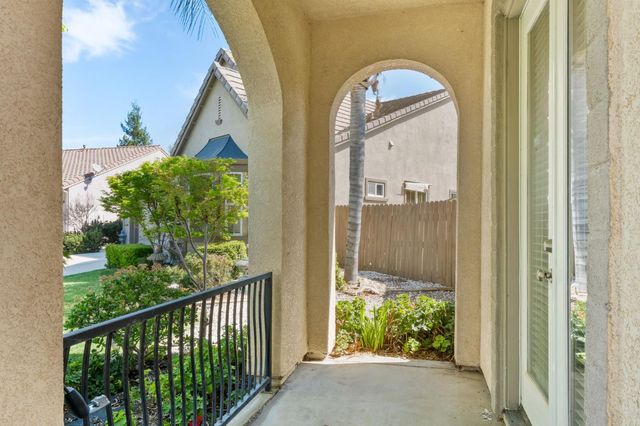 1008 Summer Ln, Patterson, CA 95363