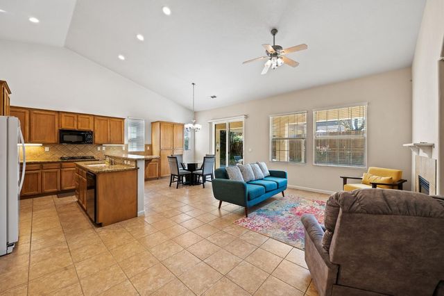 1008 Summer Ln, Patterson, CA 95363