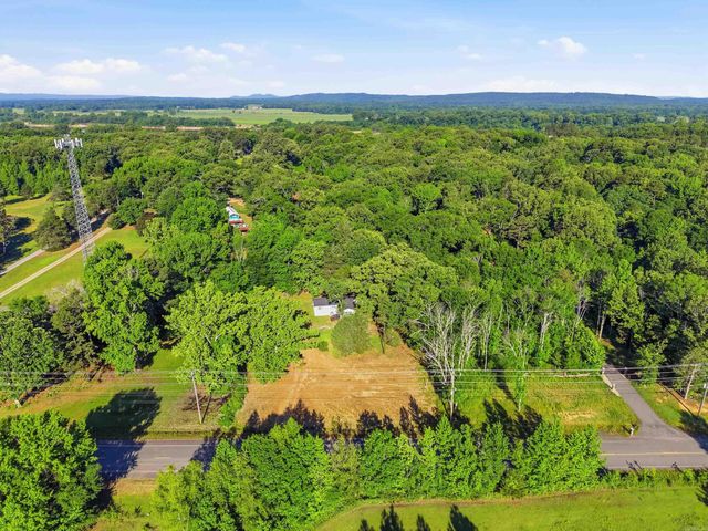 1267 Lollie Rd, Conway, AR 72034