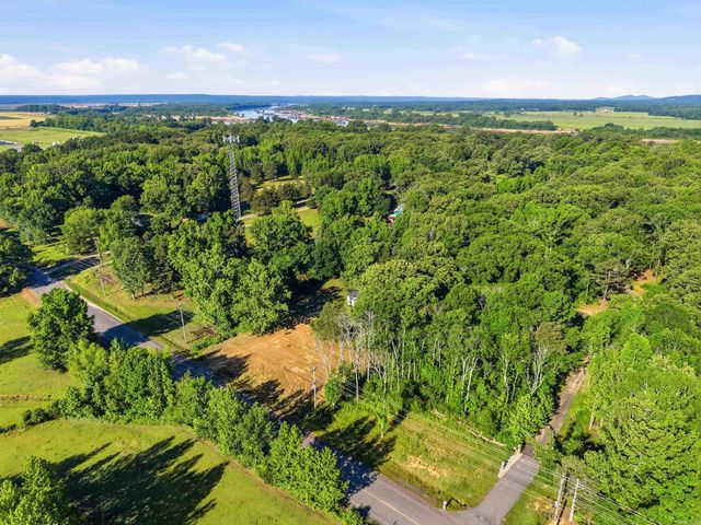 1267 Lollie Rd, Conway, AR 72034