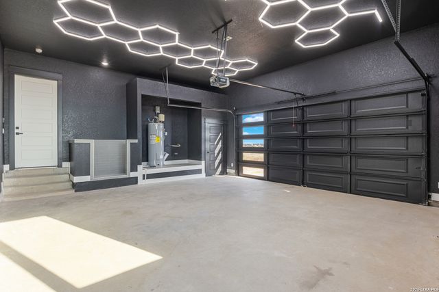 108 PIONEER DR, La Vernia, TX 78121