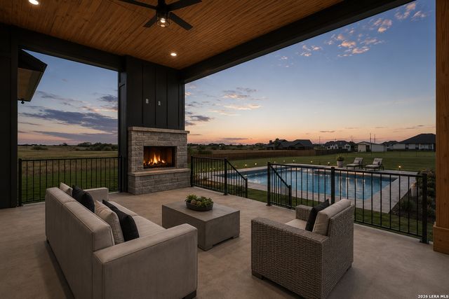 108 PIONEER DR, La Vernia, TX 78121