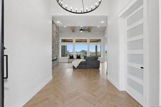 108 PIONEER DR, La Vernia, TX 78121