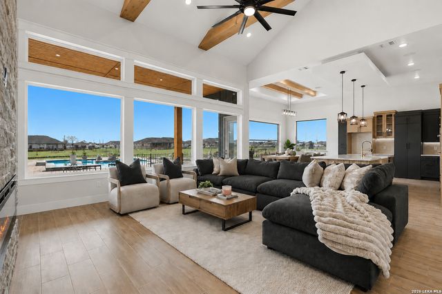 108 PIONEER DR, La Vernia, TX 78121