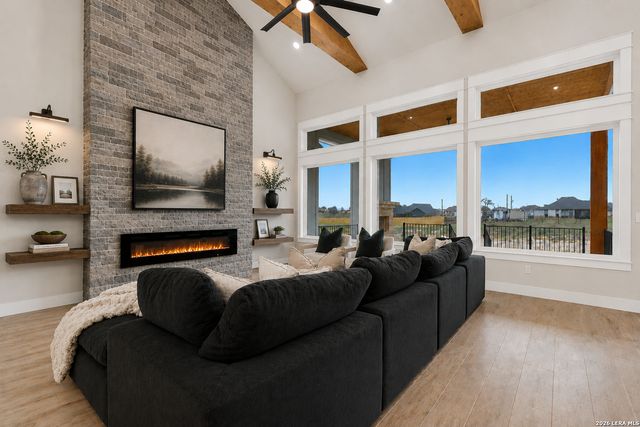 108 PIONEER DR, La Vernia, TX 78121