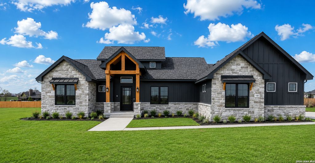 108 PIONEER DR, La Vernia, TX 78121