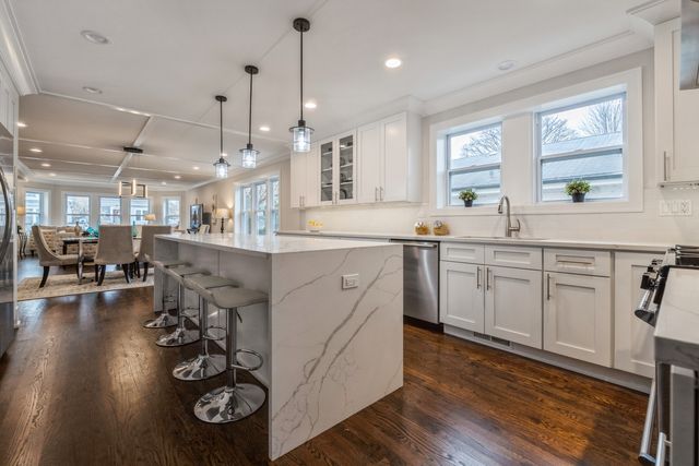 5311 W Belle Plaine Avenue, Chicago, IL 60641