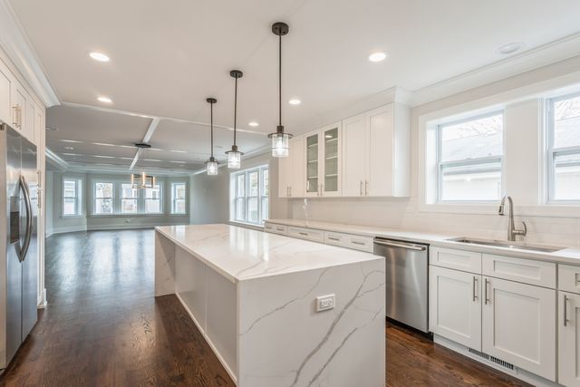 5311 W Belle Plaine Avenue, Chicago, IL 60641