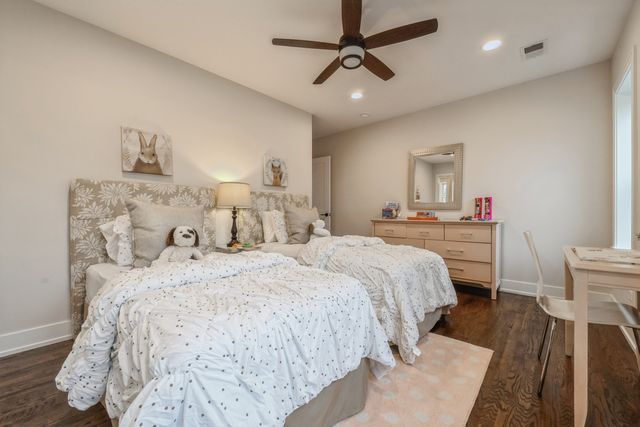 5311 W Belle Plaine Avenue, Chicago, IL 60641